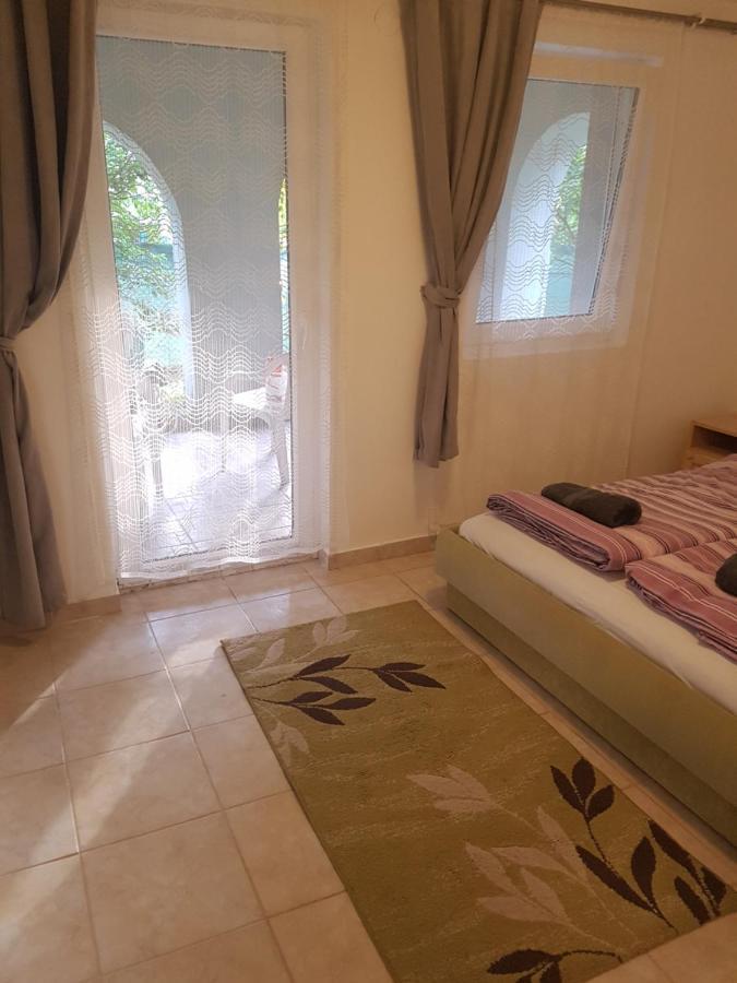 Kriszta Apartmanház Balatonlelle Exterior foto